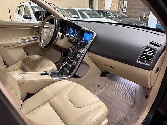 Volvo XC60 8 of 20
