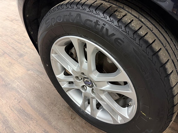 Volvo XC60 14 of 20