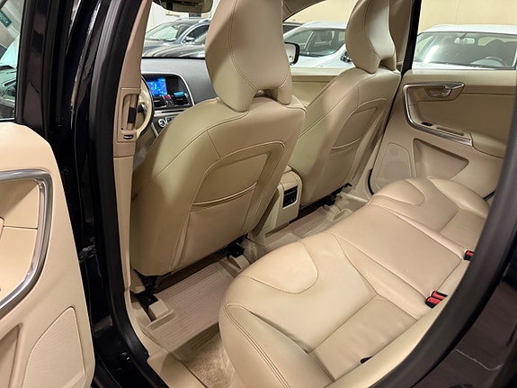 Volvo XC60 6 of 20