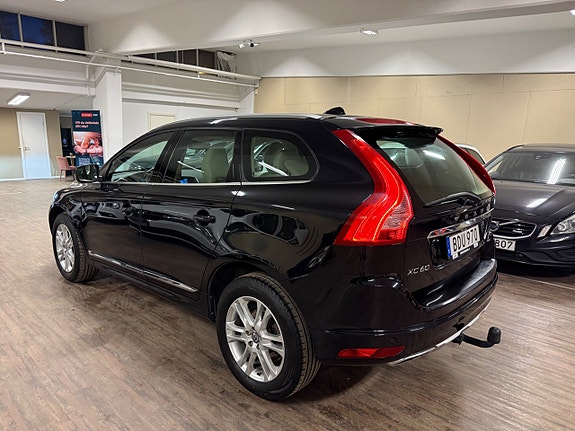 Volvo XC60 2 of 20