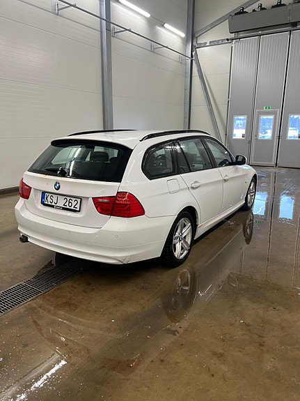 BMW 318d 2 of 7