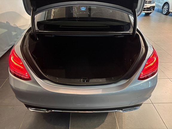 Mercedes-Benz C200 12 of 12