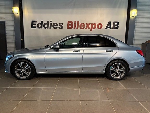 Mercedes-Benz C200 2 of 12