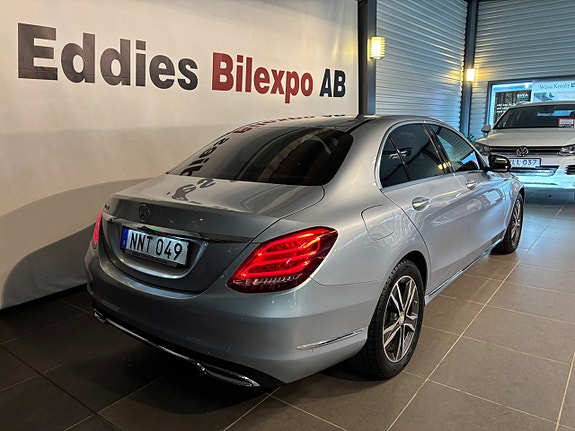 Mercedes-Benz C200 4 of 12