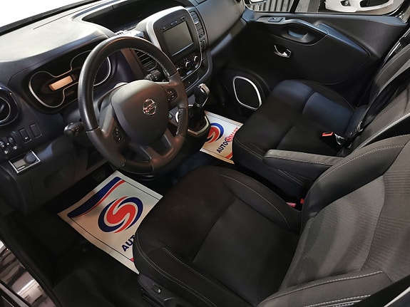 Nissan NV300 5 of 5