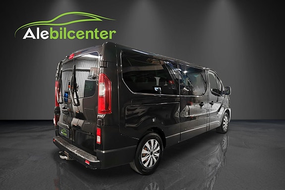 Nissan NV300 4 of 5