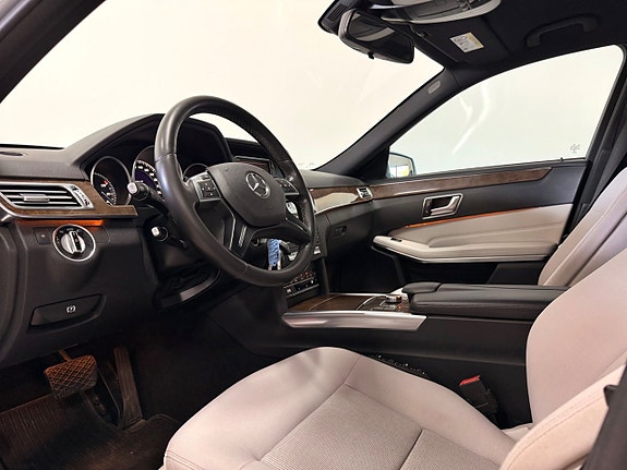 Mercedes-Benz E350 7 of 27