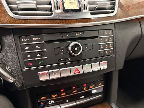 Mercedes-Benz E350 19 of 27
