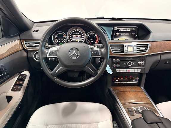 Mercedes-Benz E350 13 of 27