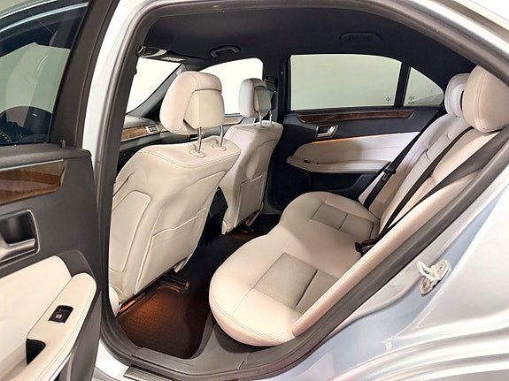 Mercedes-Benz E350 11 of 27