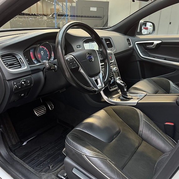 Volvo V60 8 of 13