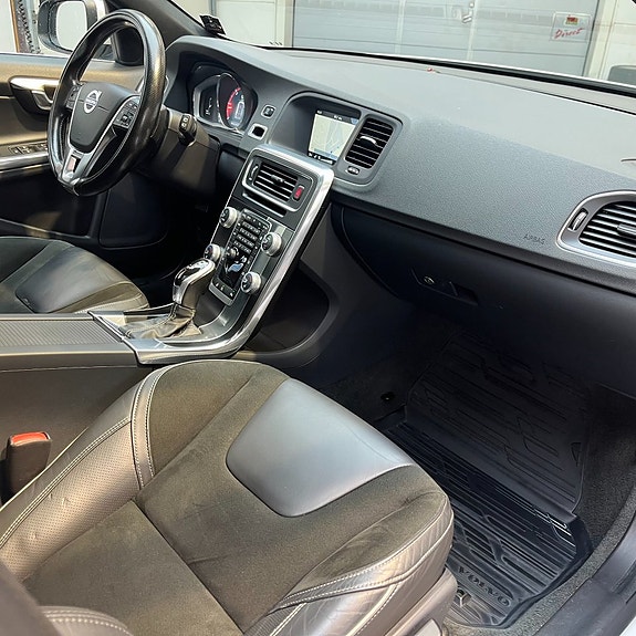 Volvo V60 11 of 13