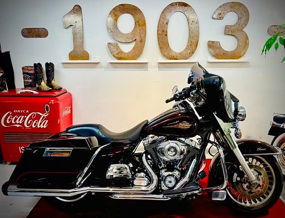 Harley-Davidson FLHTC Electra Glide Classic i Toppskick