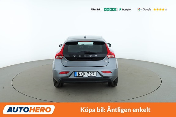 Volvo V40 4 of 5