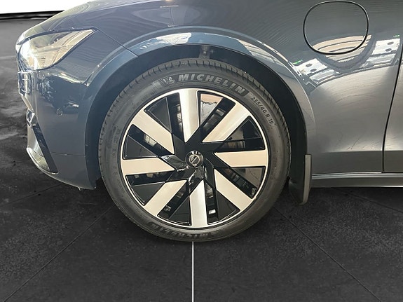 Volvo V90 10 of 16