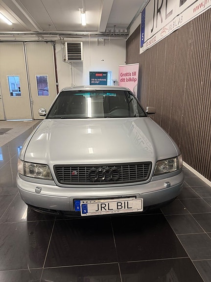 Audi S8 5 of 19