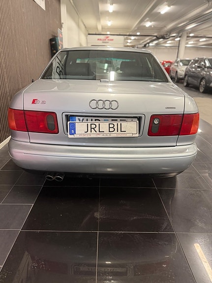 Audi S8 7 of 19