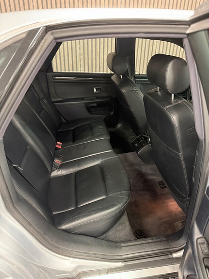 Audi S8 9 of 19