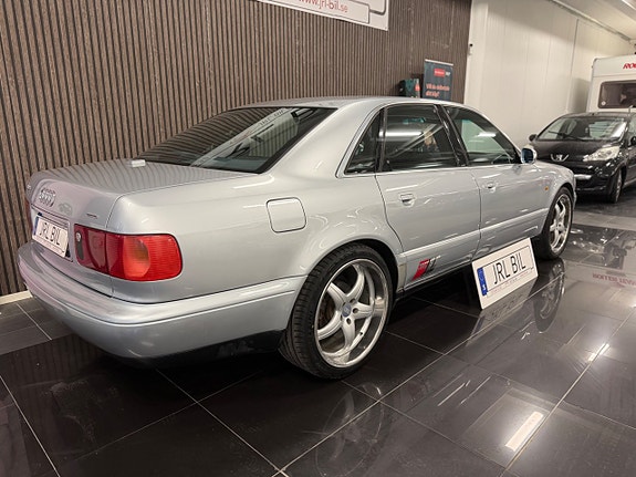 Audi S8 6 of 19