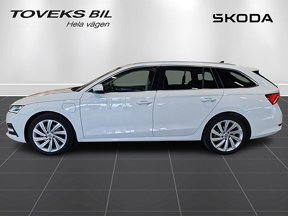 Skoda Octavia 2 of 5