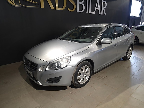 Volvo V60 2 of 5