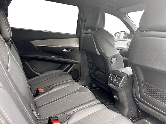 Peugeot 5008 9 of 18