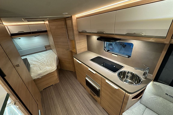Knaus SÜDWIND BLACK SELECTION 580 UF 12 of 16