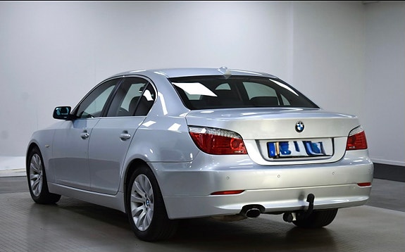 BMW 520d 4 of 5