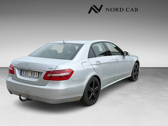 Mercedes-Benz E200 3 of 5