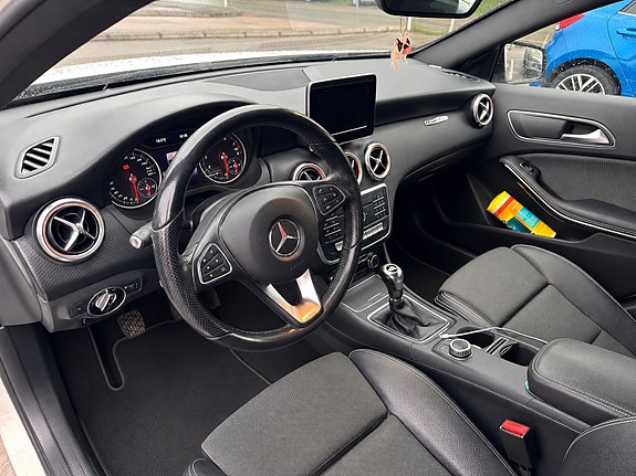 Mercedes-Benz A180 3 of 3