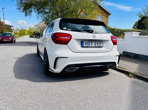 Mercedes-Benz A180 2 of 3
