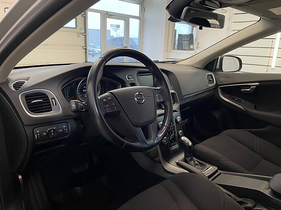 Volvo V40 2 of 5