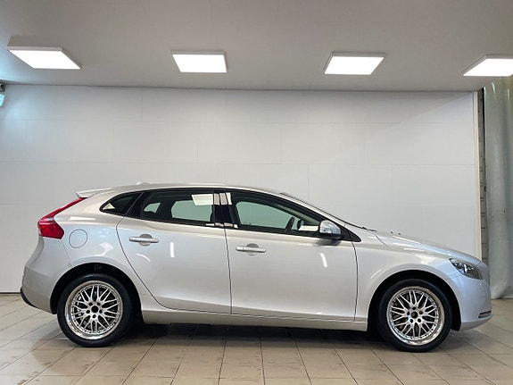 Volvo V40 3 of 5