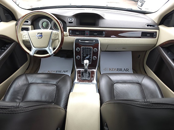 Volvo XC70 8 of 12