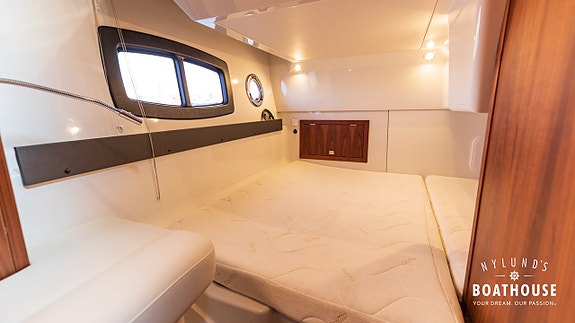 Grandezza 34 OC | Volvo Penta D6 380 DPI 27 of 30