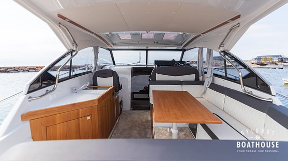 Grandezza 34 OC | Volvo Penta D6 380 DPI 22 of 30