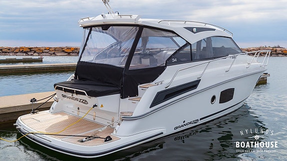 Grandezza 34 OC | Volvo Penta D6 380 DPI 14 of 30