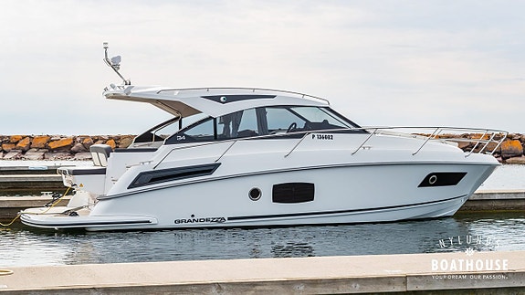 Grandezza 34 OC | Volvo Penta D6 380 DPI 2 of 5