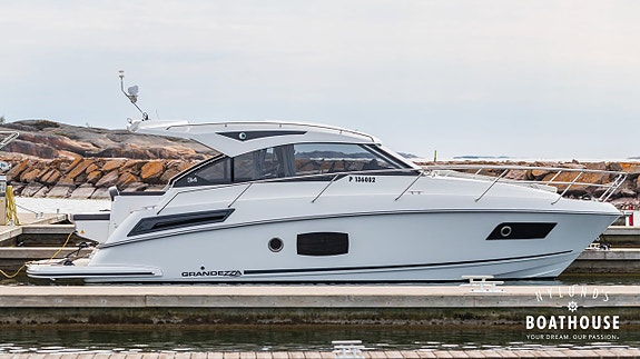Grandezza 34 OC | Volvo Penta D6 380 DPI 3 of 5