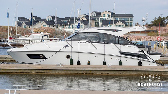Grandezza 34 OC | Volvo Penta D6 380 DPI 10 of 30