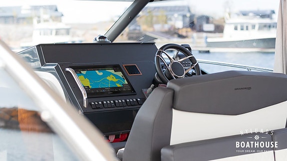 Grandezza 34 OC | Volvo Penta D6 380 DPI 18 of 30