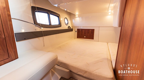 Grandezza 34 OC | Volvo Penta D6 380 DPI 28 of 30