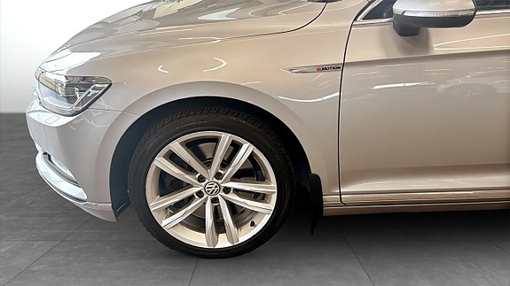 Volkswagen Passat 9 of 9