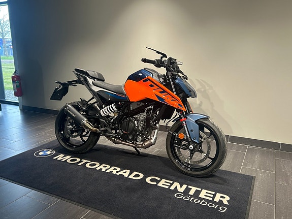 KTM Duke 125/Endast 626 mil/Dominator slip-on/stealth speglar 2 of 5