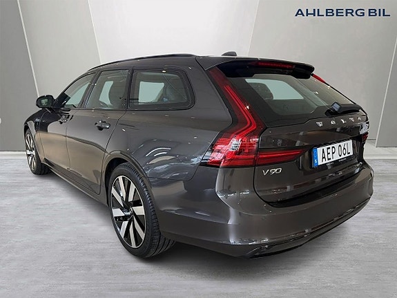 Volvo V90 3 of 5