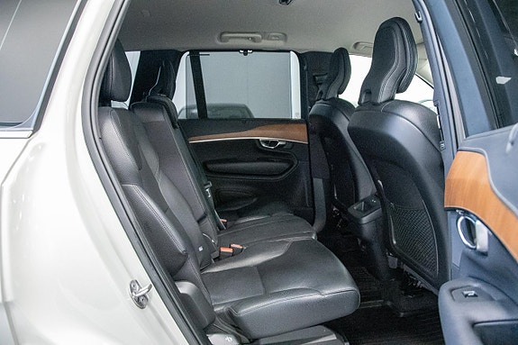 Volvo XC90 16 of 30