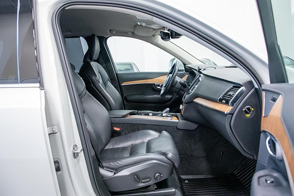 Volvo XC90 17 of 30
