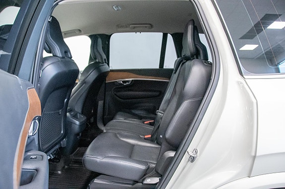 Volvo XC90 13 of 30