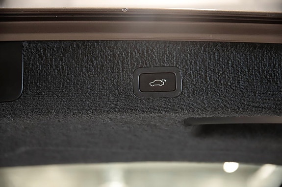 Volvo XC70 12 of 16