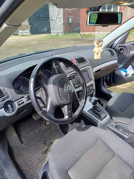 Skoda Octavia Scout 3 of 5